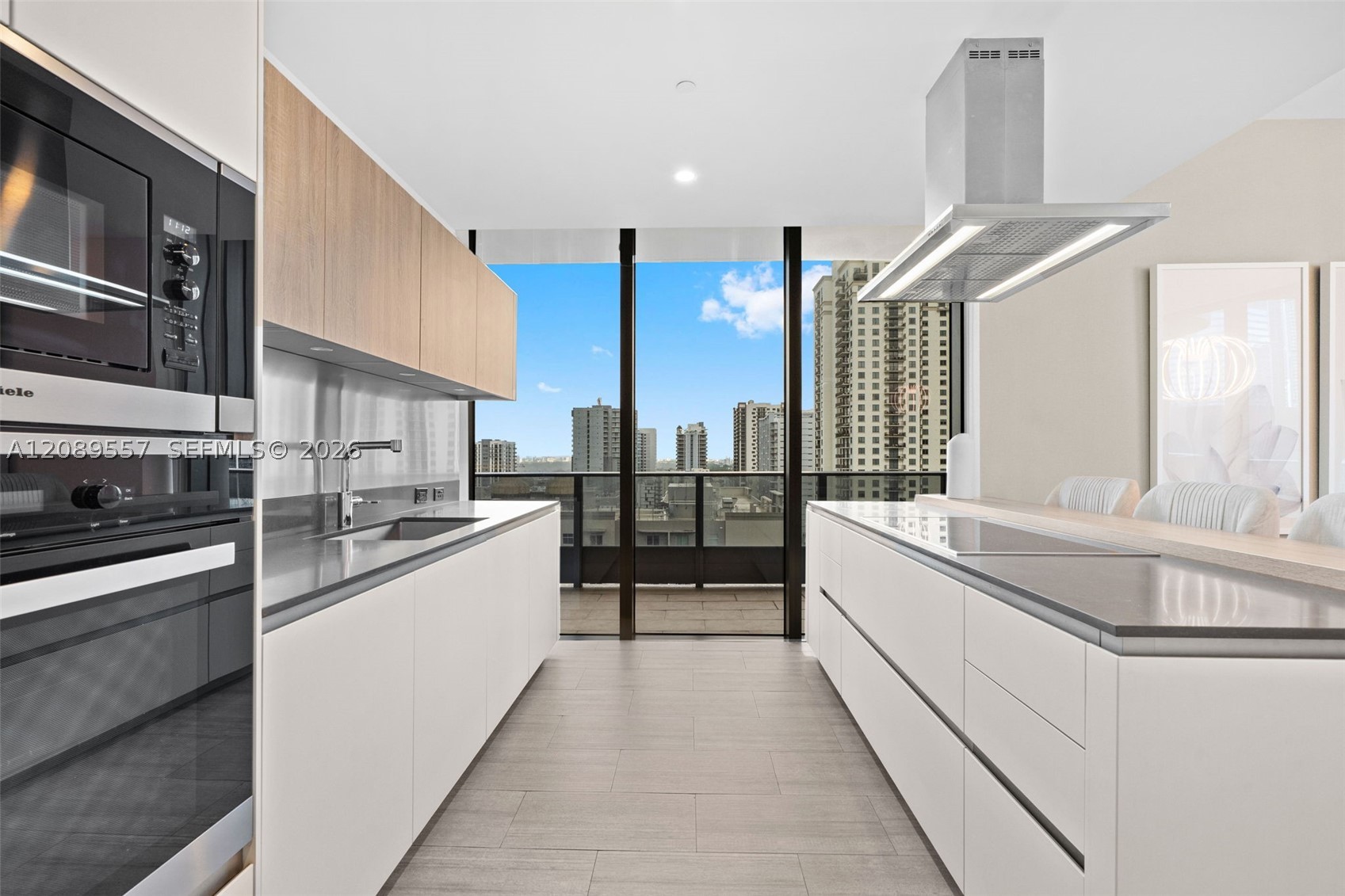 1000 Brickell Plaza #TH1812, Miami FL 33131