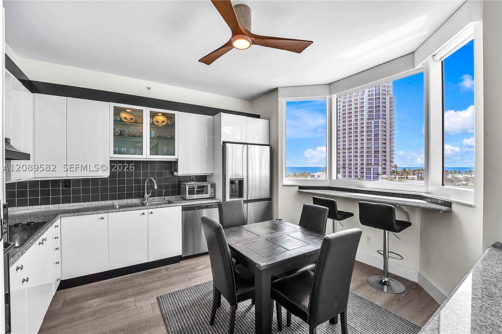 300 S Pointe Dr #809, Miami Beach FL 33139