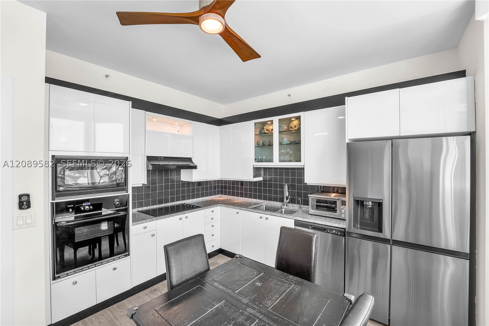 300 S Pointe Dr #809, Miami Beach FL 33139