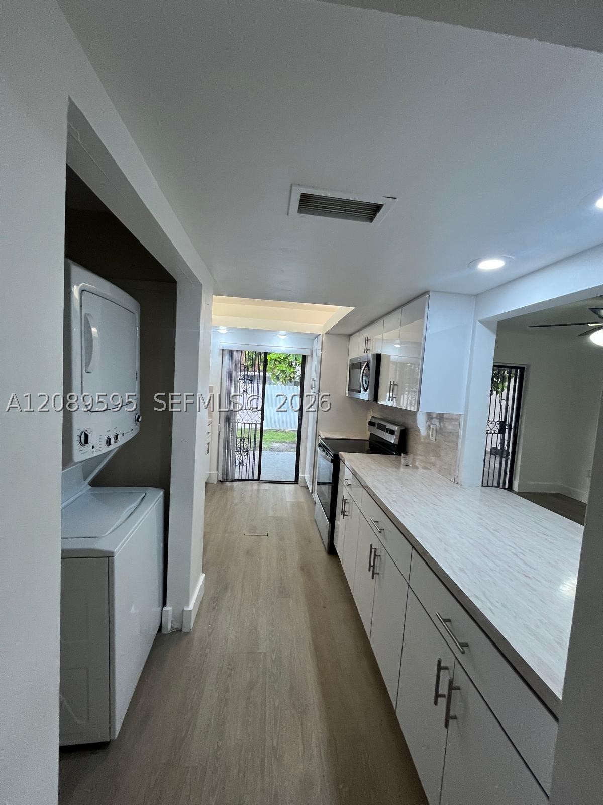 1400 W 39th Pl #1400, Hialeah FL 33012