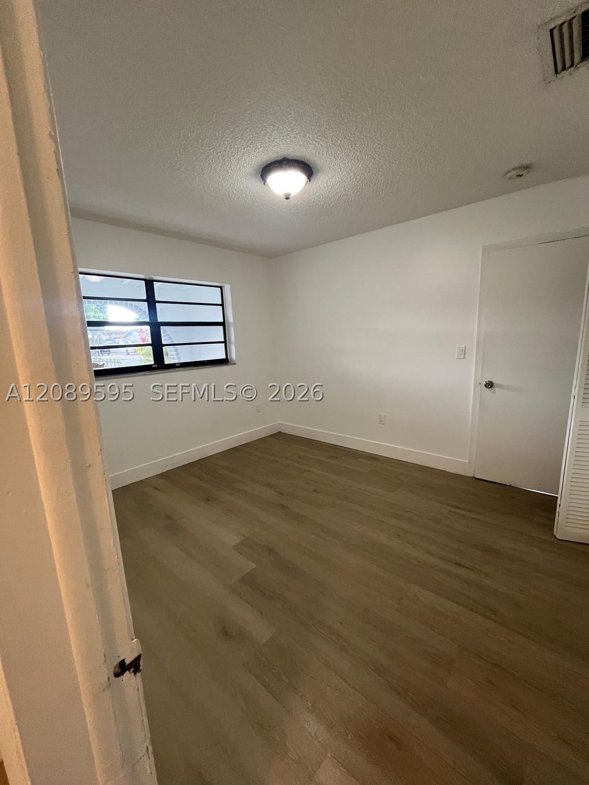 1400 W 39th Pl #1400, Hialeah FL 33012