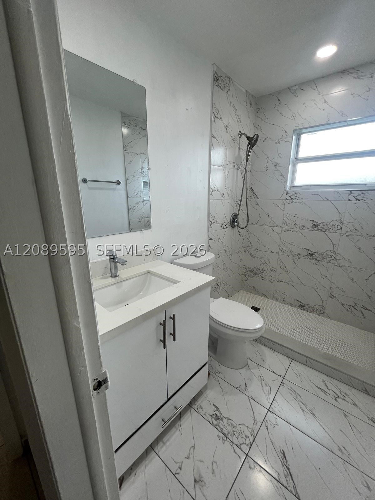 1400 W 39th Pl #1400, Hialeah FL 33012