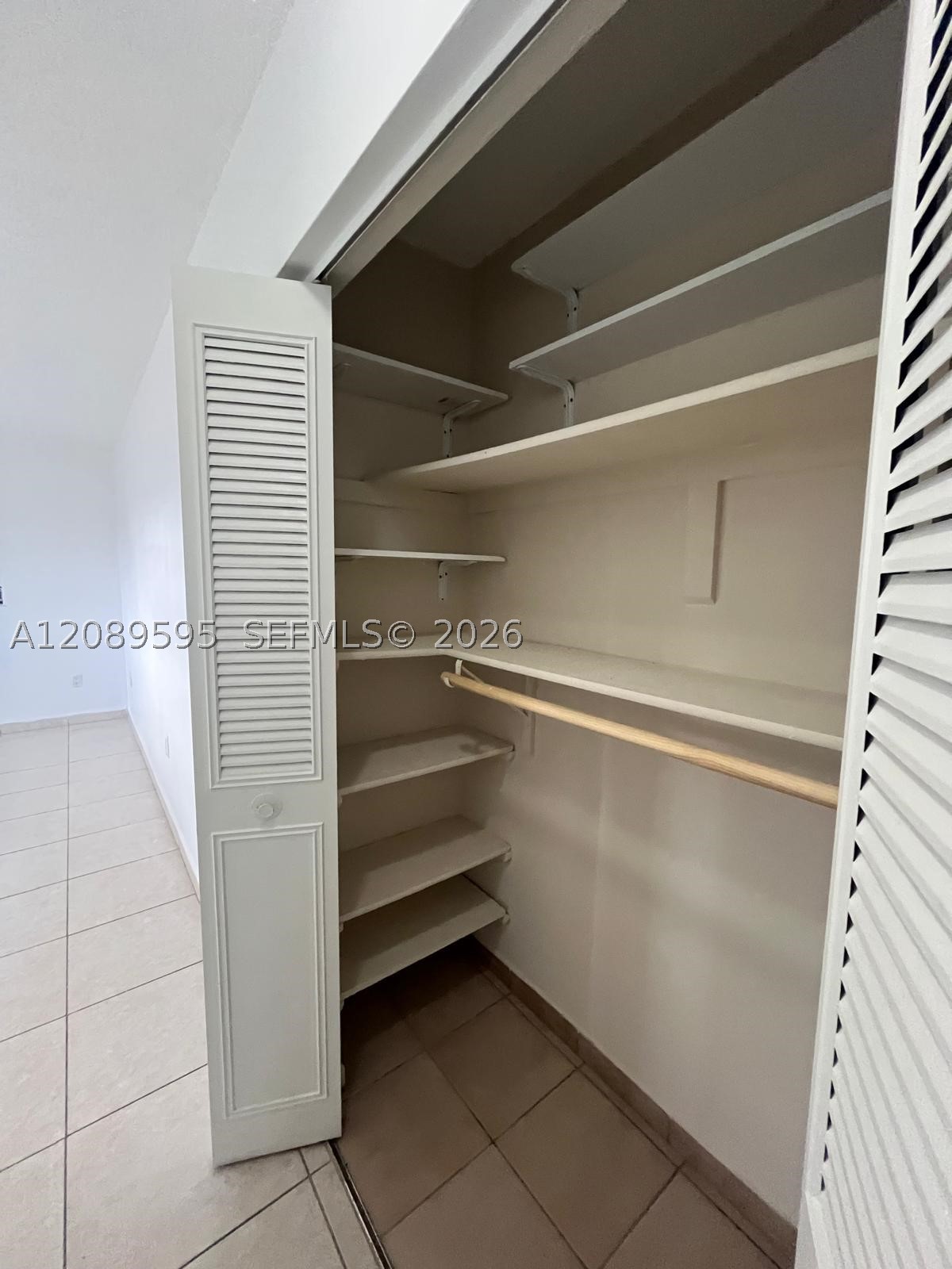 1400 W 39th Pl #1400, Hialeah FL 33012