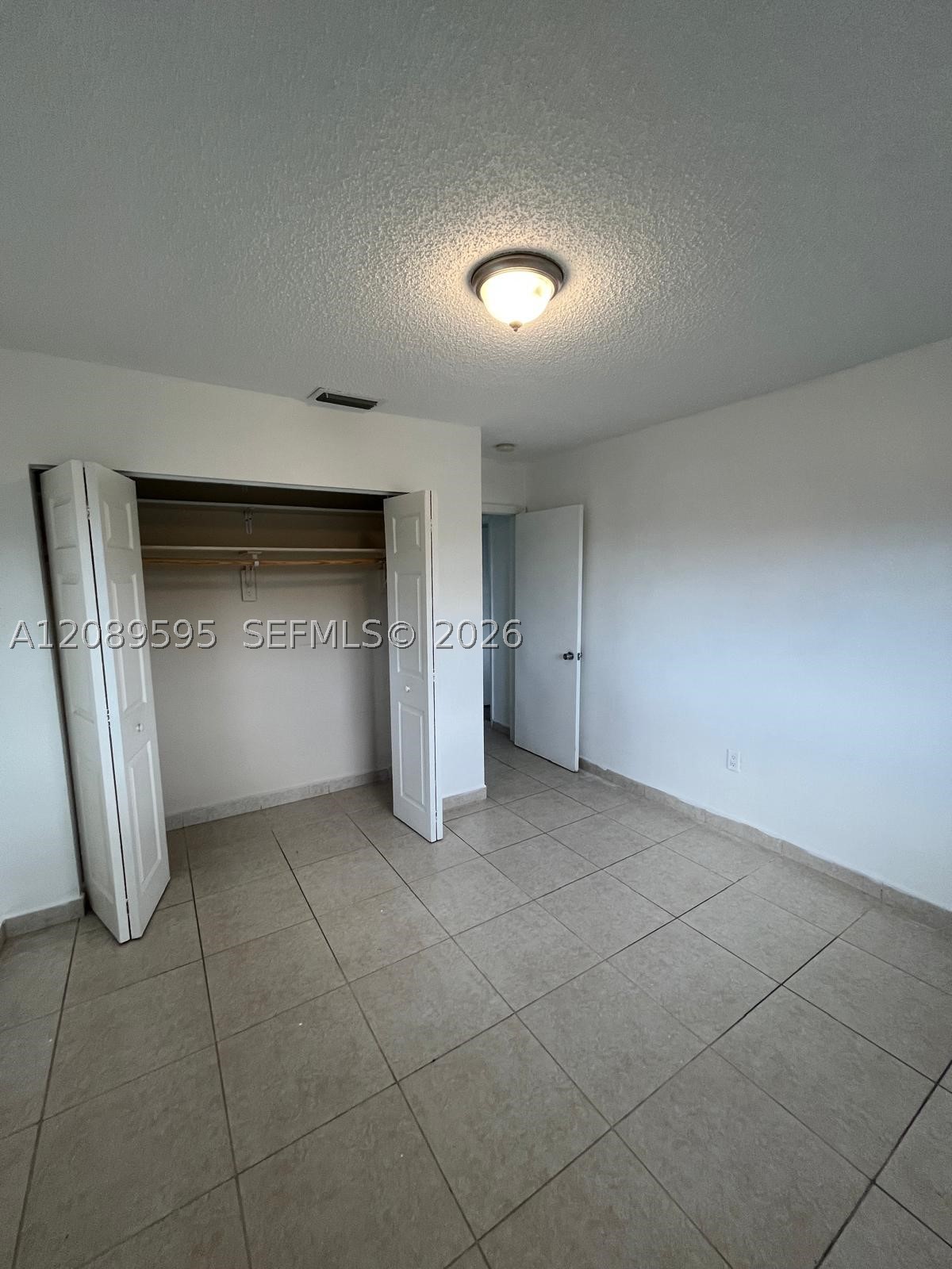 1400 W 39th Pl #1400, Hialeah FL 33012