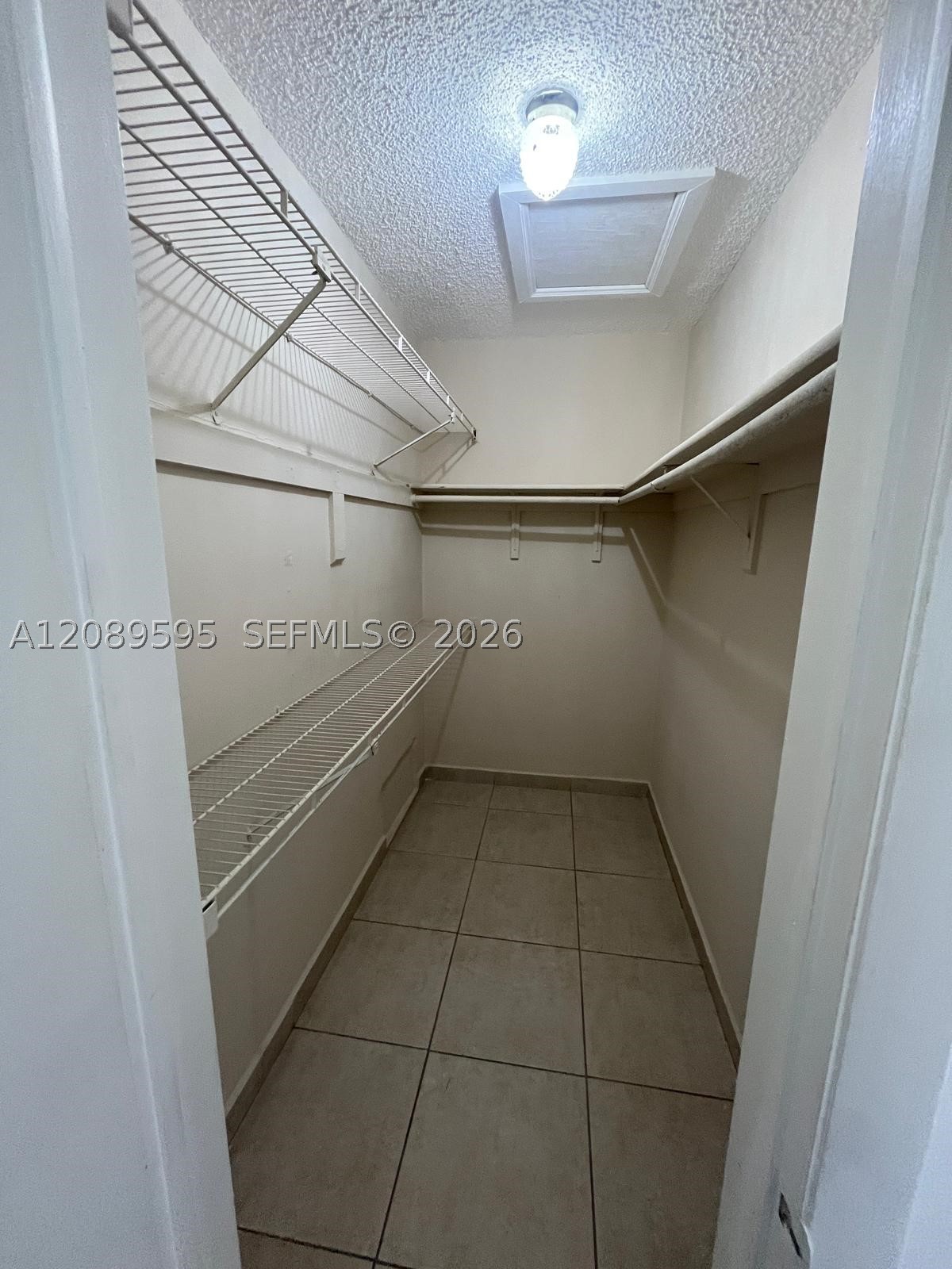 1400 W 39th Pl #1400, Hialeah FL 33012
