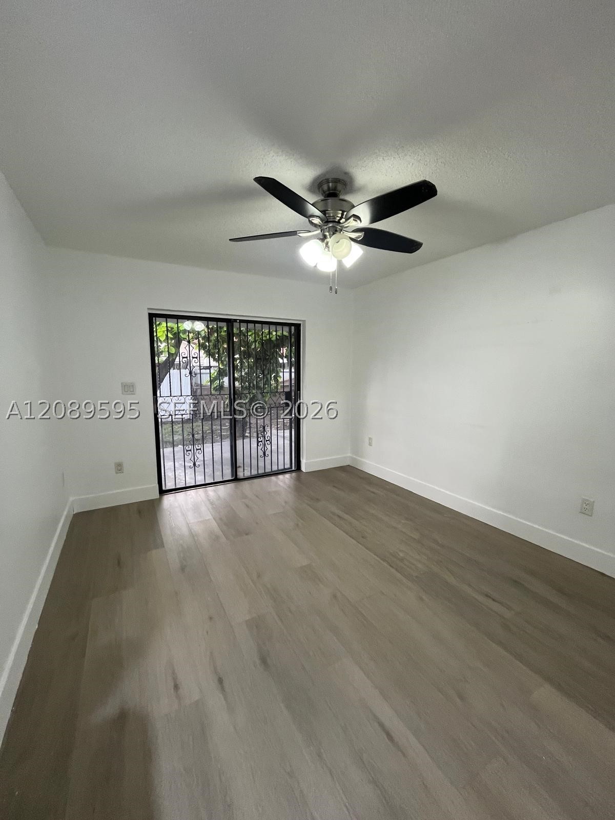1400 W 39th Pl #1400, Hialeah FL 33012