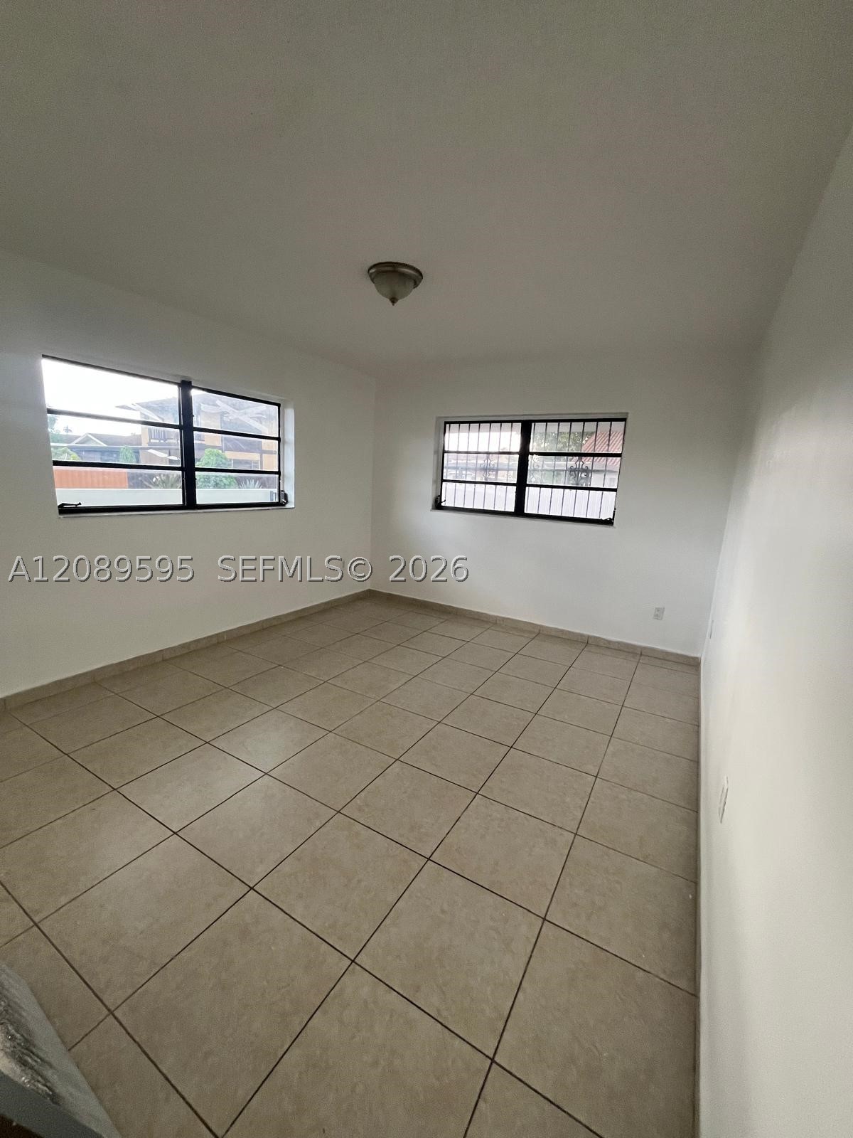 1400 W 39th Pl #1400, Hialeah FL 33012