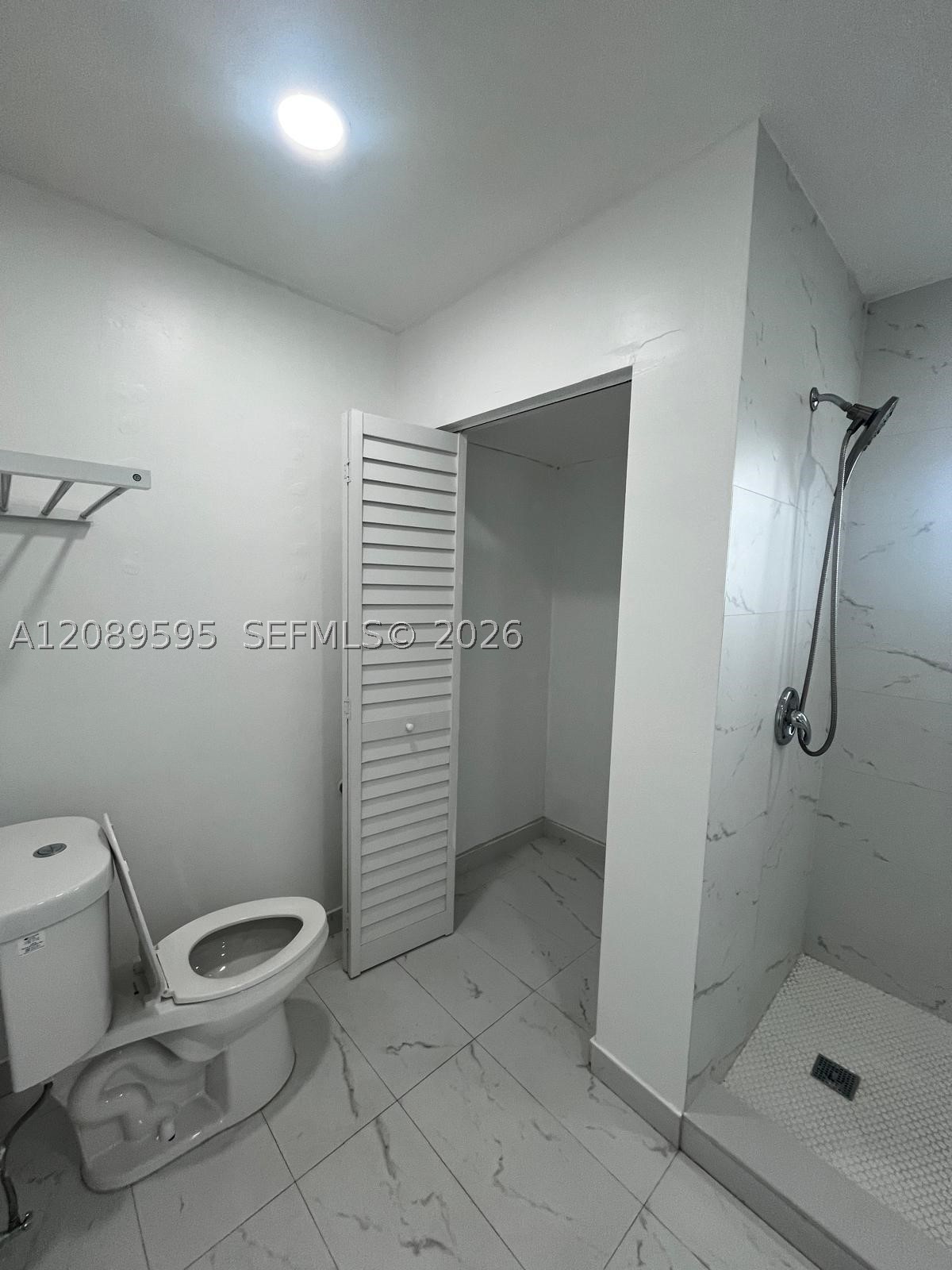 1400 W 39th Pl #1400, Hialeah FL 33012
