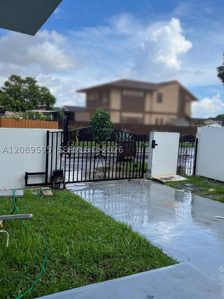 1400 W 39th Pl #1400, Hialeah FL 33012