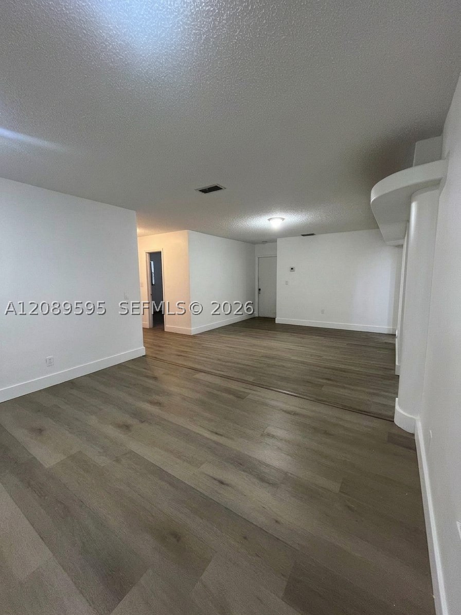 1400 W 39th Pl #1400, Hialeah FL 33012