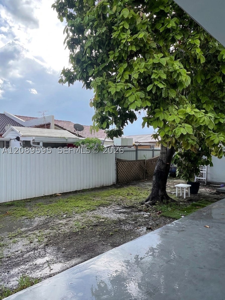 1400 W 39th Pl #1400, Hialeah FL 33012
