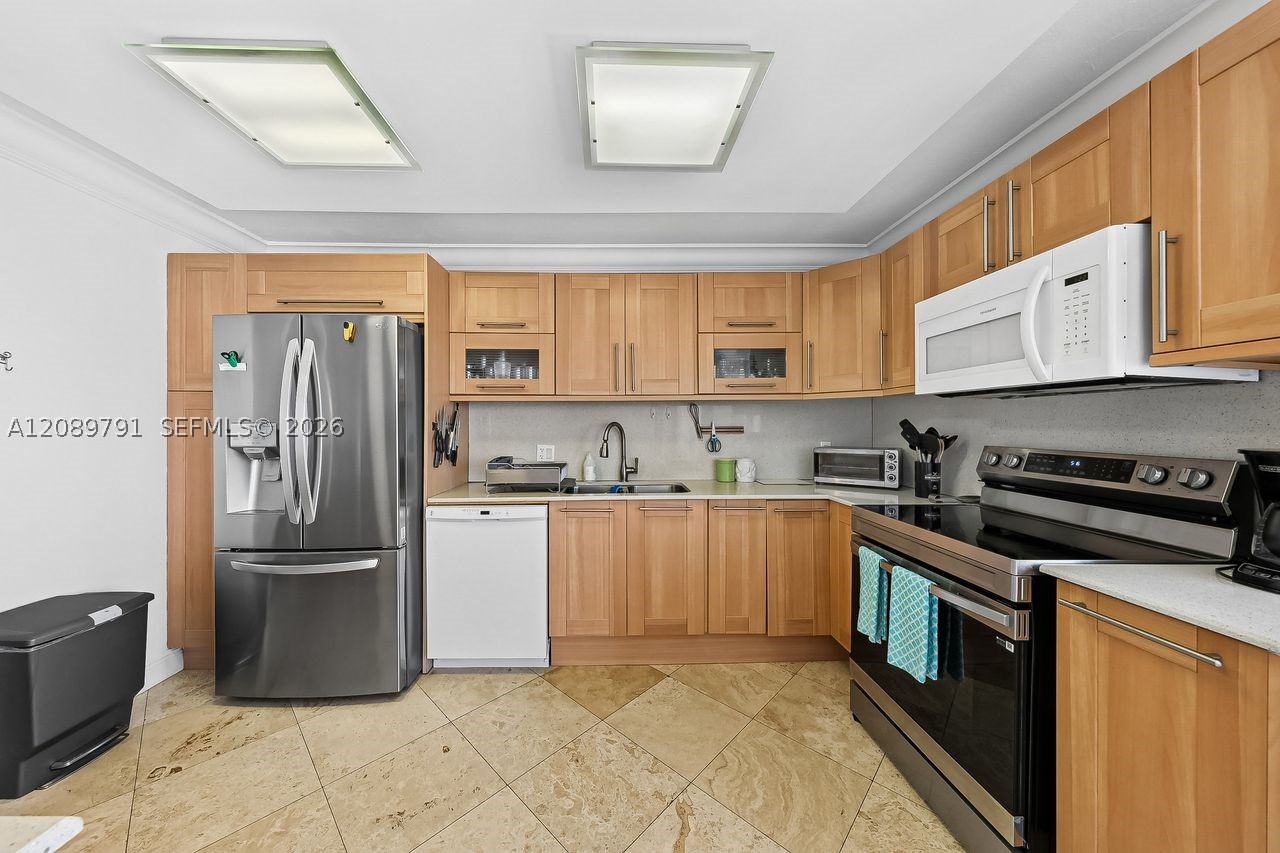 881 Ocean Dr #19C, Key Biscayne FL 33149