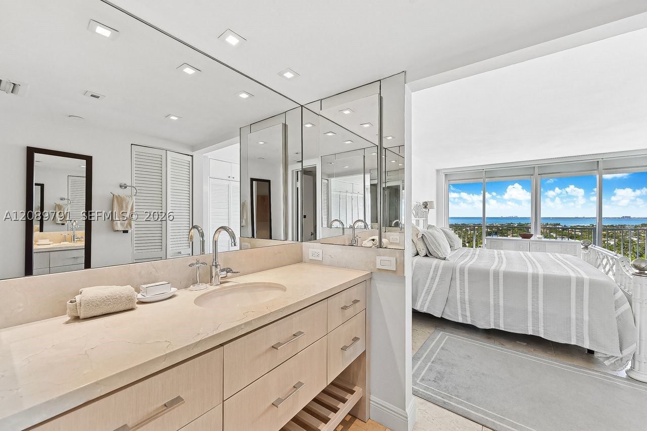 881 Ocean Dr #19C, Key Biscayne FL 33149