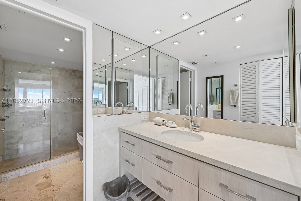 881 Ocean Dr #19C, Key Biscayne FL 33149