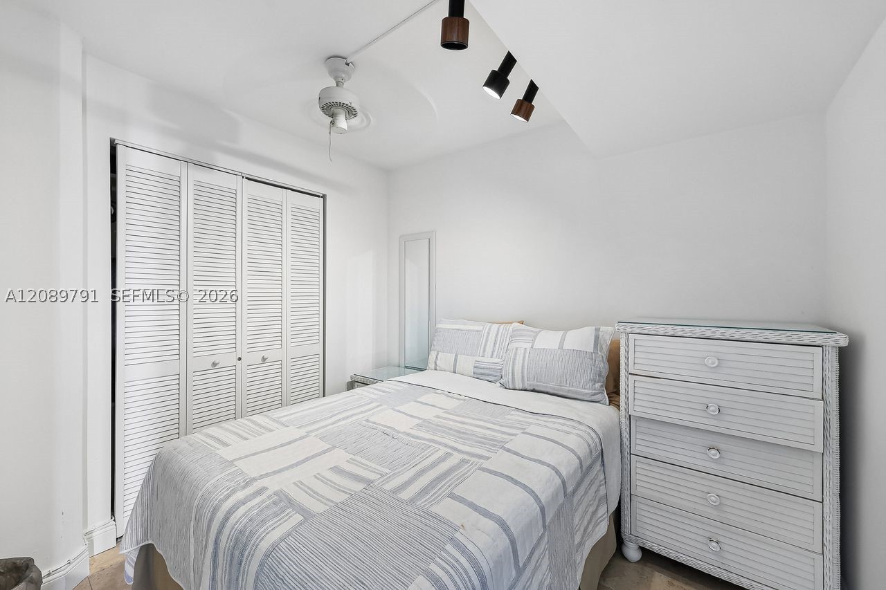 881 Ocean Dr #19C, Key Biscayne FL 33149