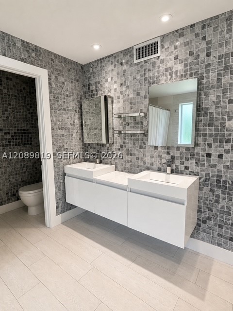 18700 NE 21st Ave, North Miami Beach FL 33179