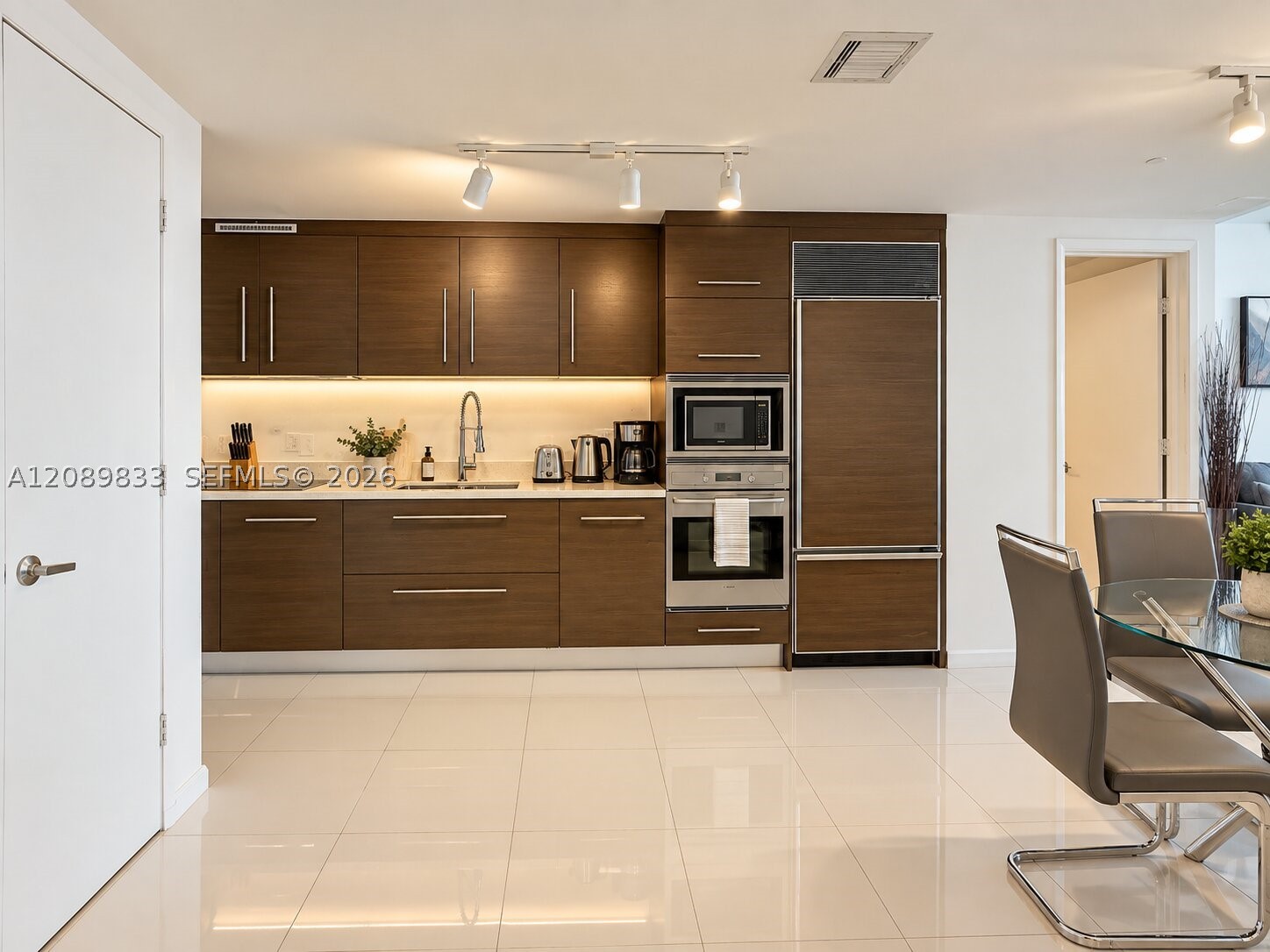 485 Brickell Avenue #1611, Miami FL 33131