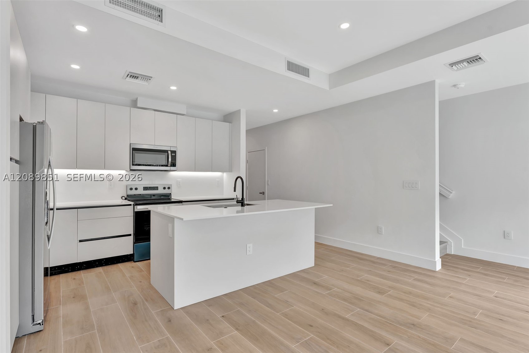 1533 NW 94th Way, Coral Springs FL 33071