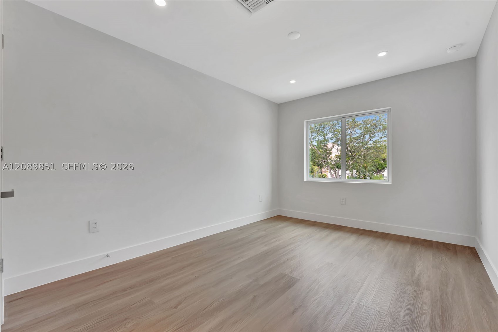 1533 NW 94th Way, Coral Springs FL 33071