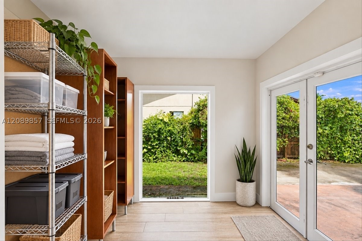 6121 NW 40th St, Virginia Gardens FL 33166