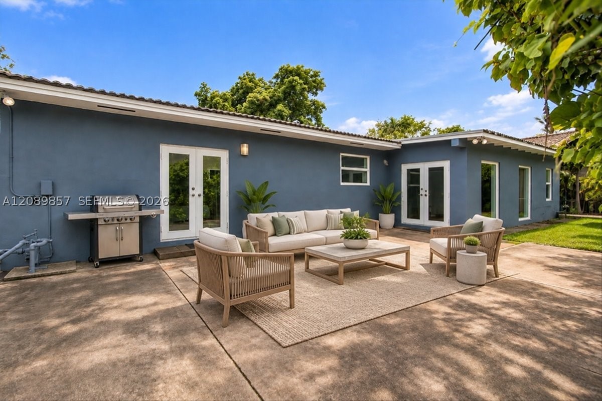 6121 NW 40th St, Virginia Gardens FL 33166