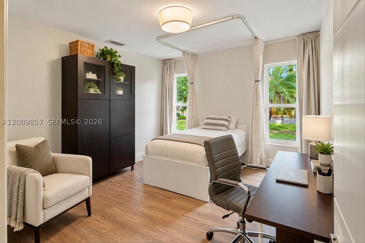 6121 NW 40th St, Virginia Gardens FL 33166