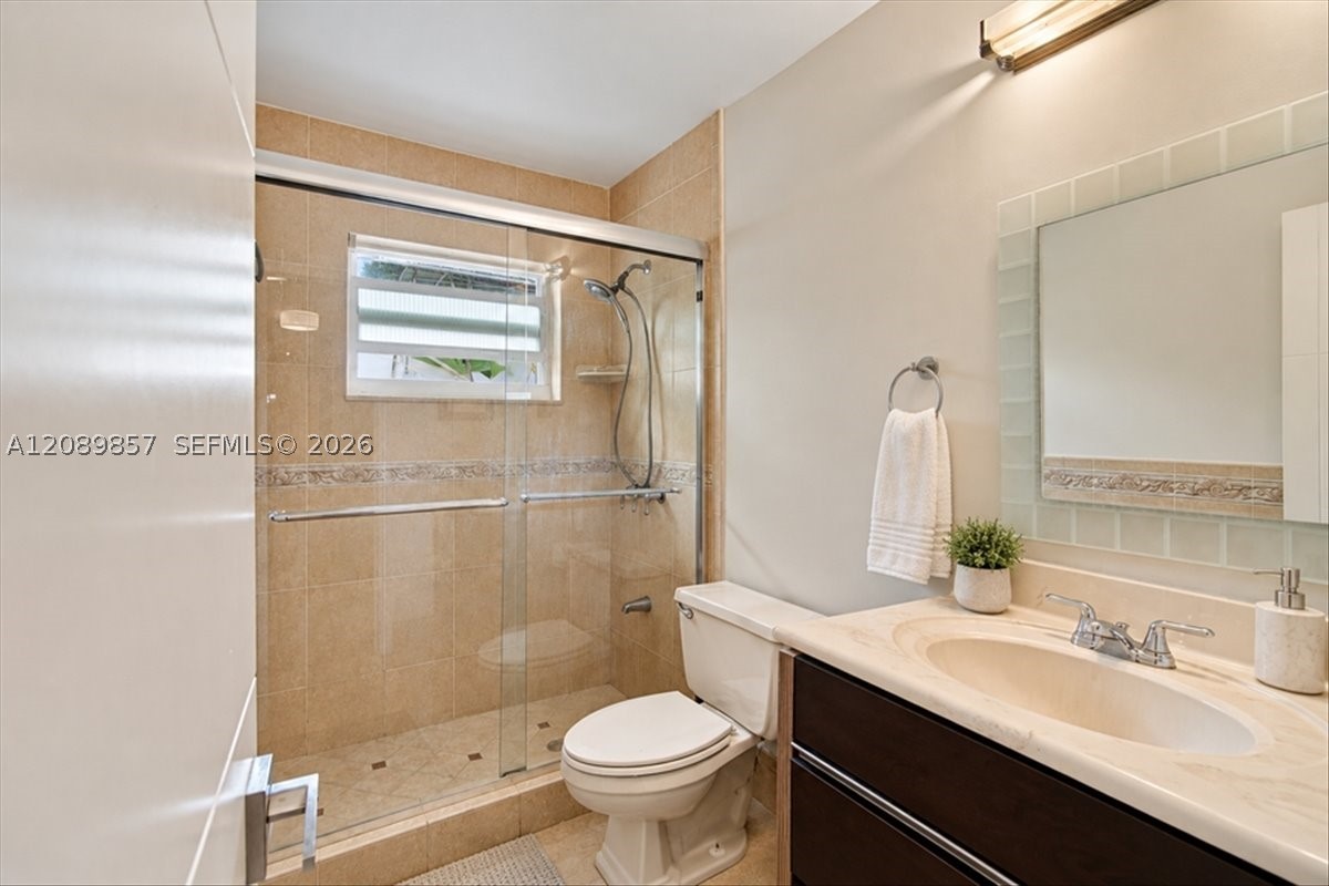 6121 NW 40th St, Virginia Gardens FL 33166