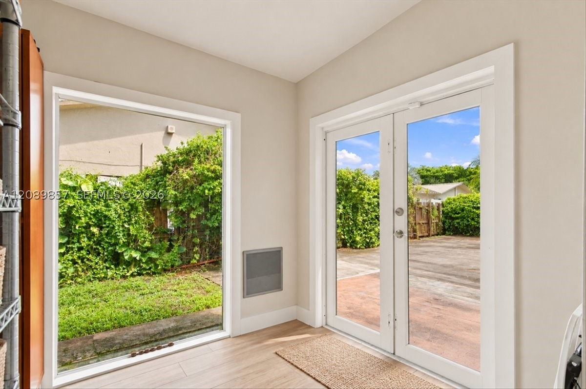 6121 NW 40th St, Virginia Gardens FL 33166