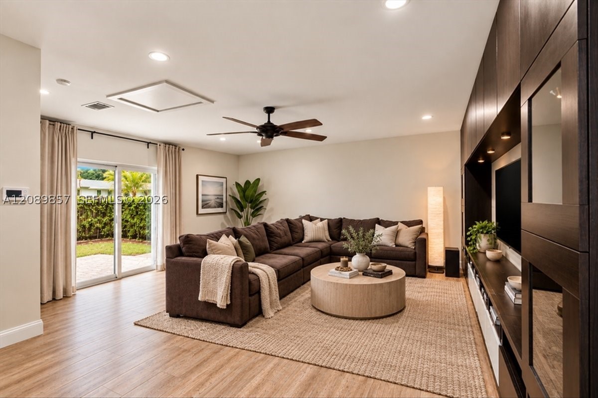 6121 NW 40th St, Virginia Gardens FL 33166