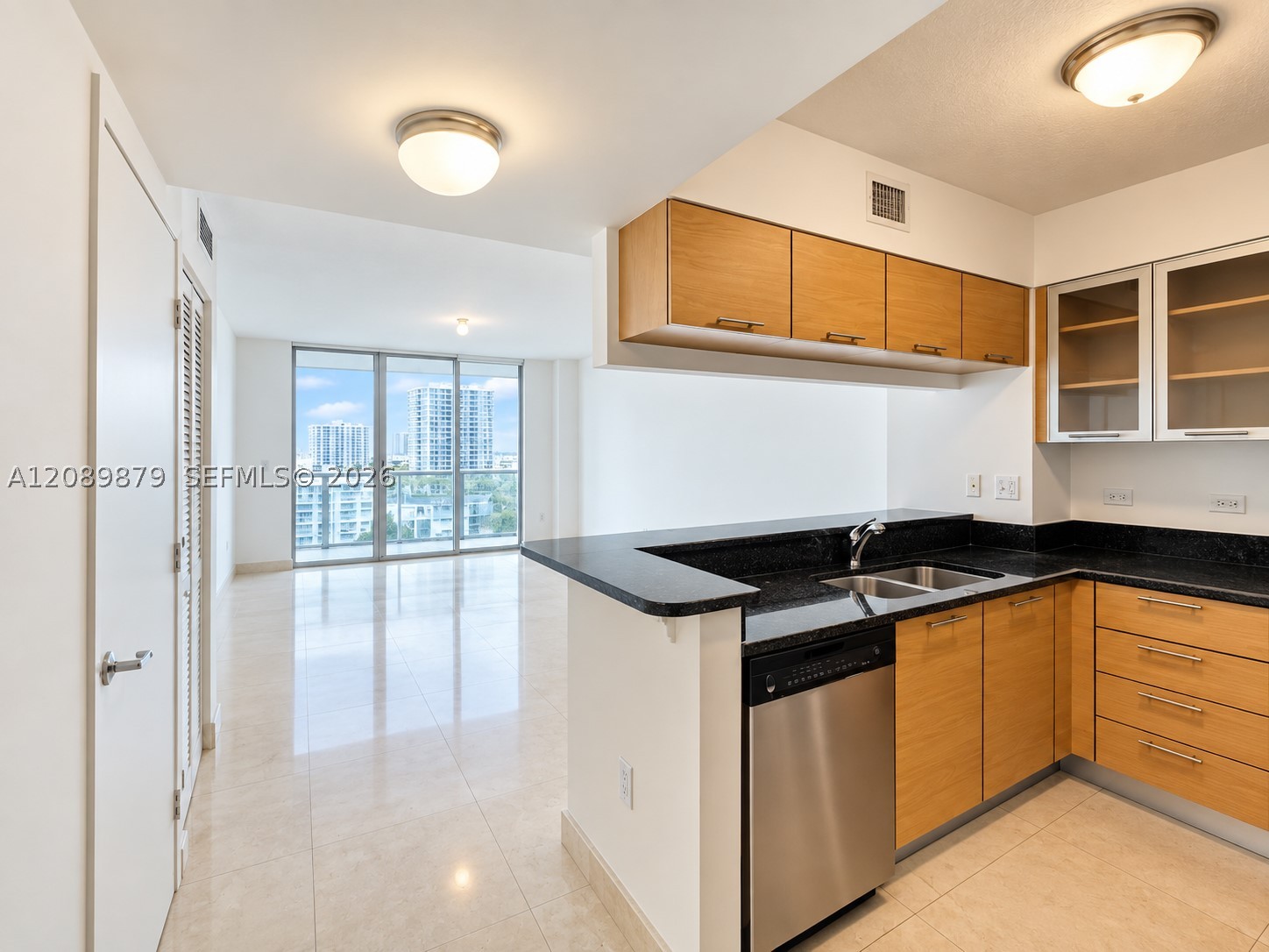 31 SE 5th St #1805, Miami FL 33131