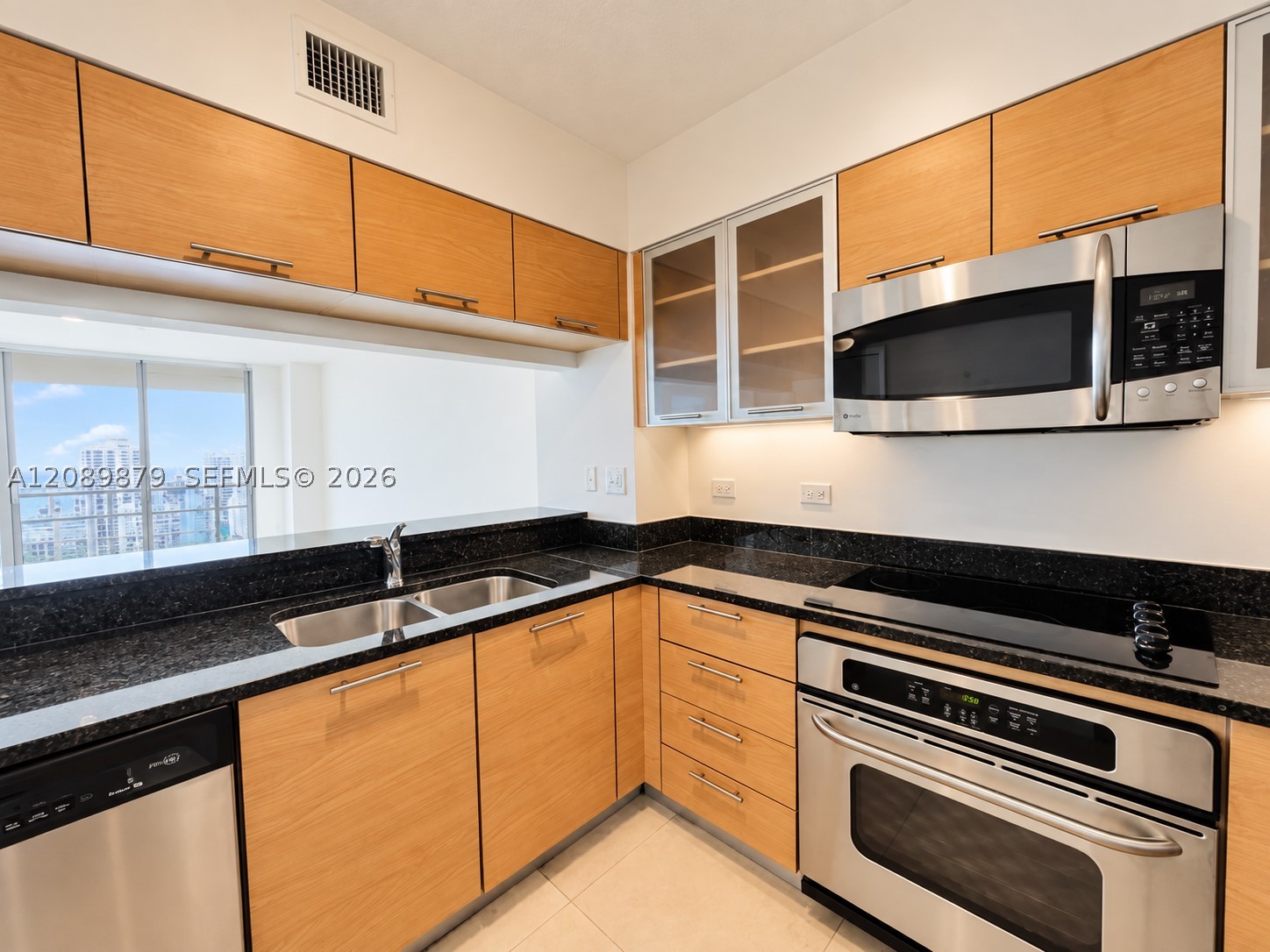 31 SE 5th St #1805, Miami FL 33131