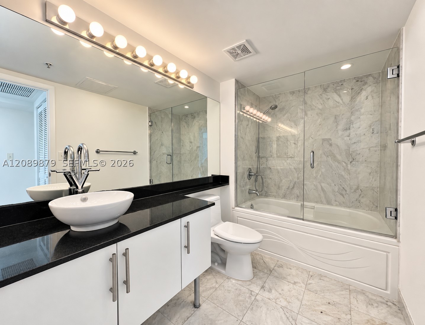 31 SE 5th St #1805, Miami FL 33131