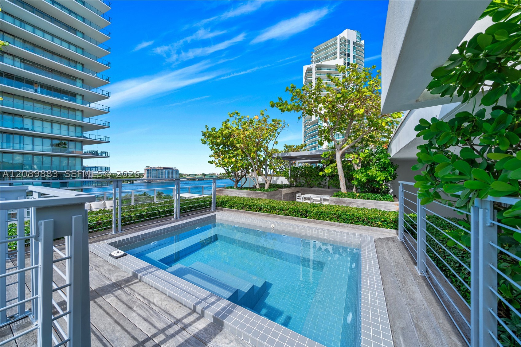 801 S Pointe Dr #PH 2, Miami Beach FL 33139