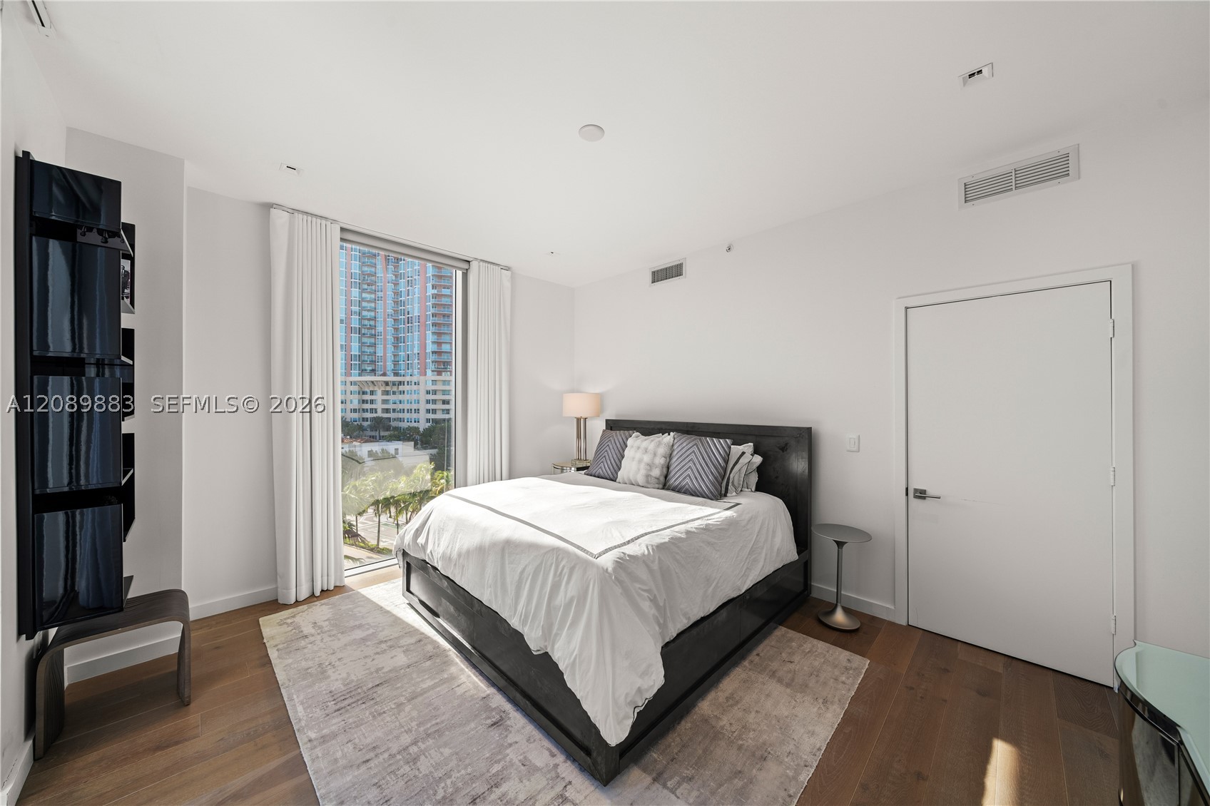 801 S Pointe Dr #PH 2, Miami Beach FL 33139
