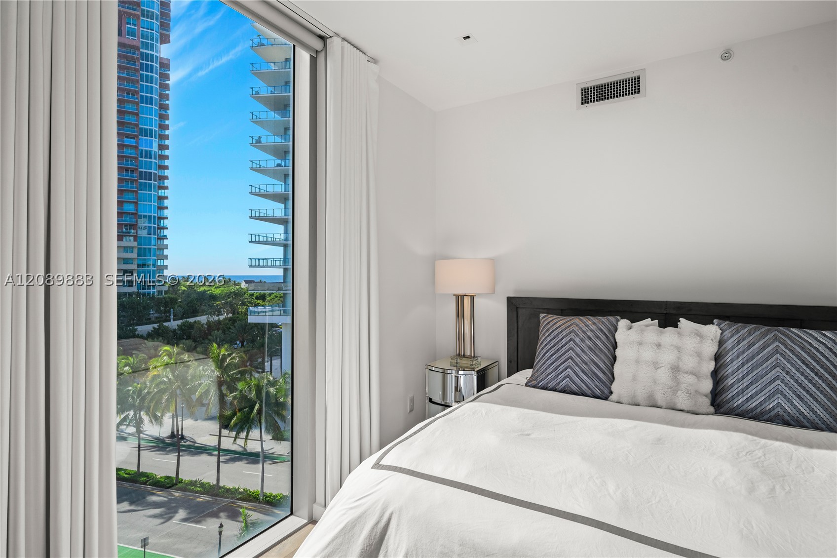 801 S Pointe Dr #PH 2, Miami Beach FL 33139