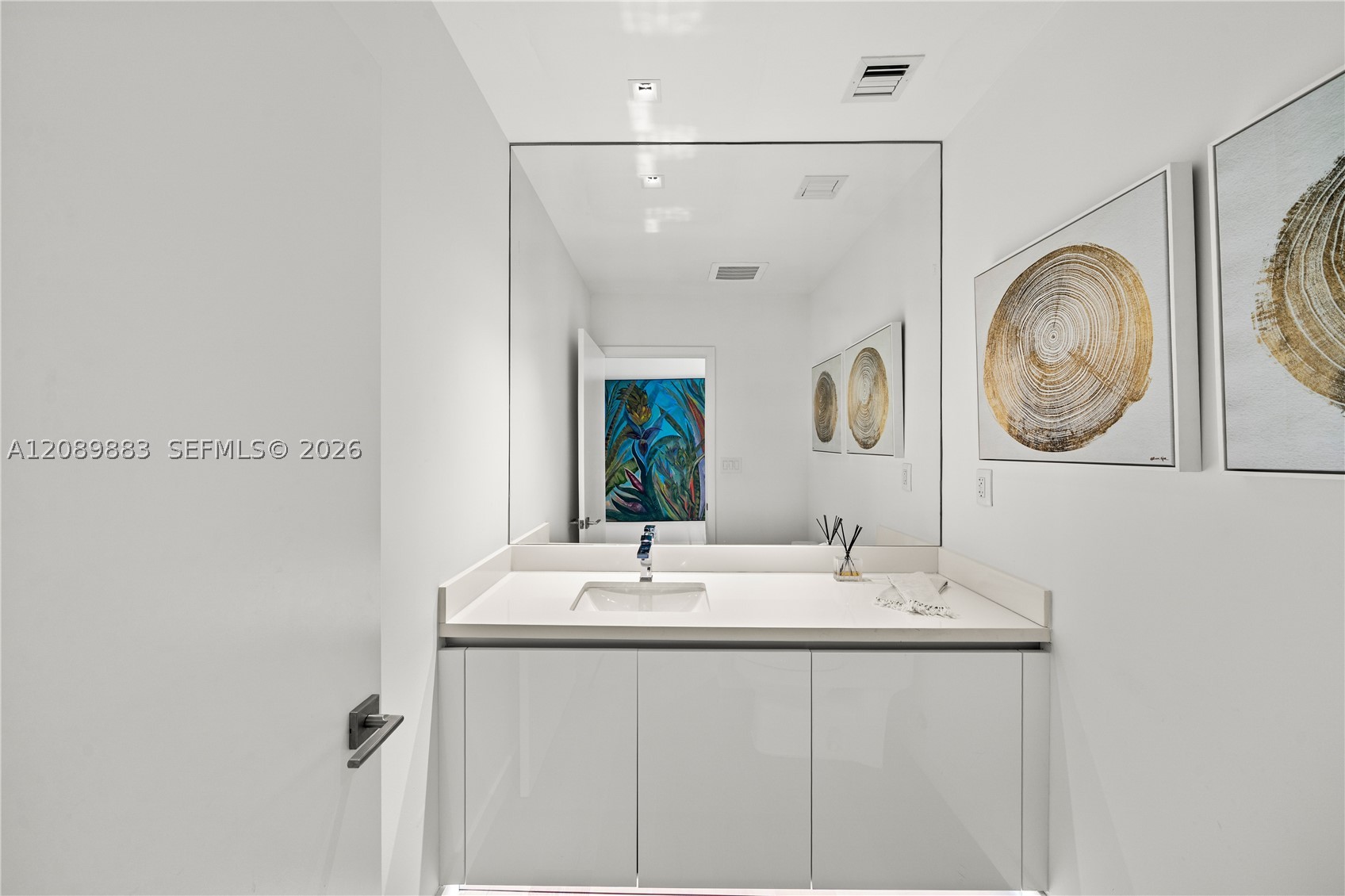 801 S Pointe Dr #PH 2, Miami Beach FL 33139