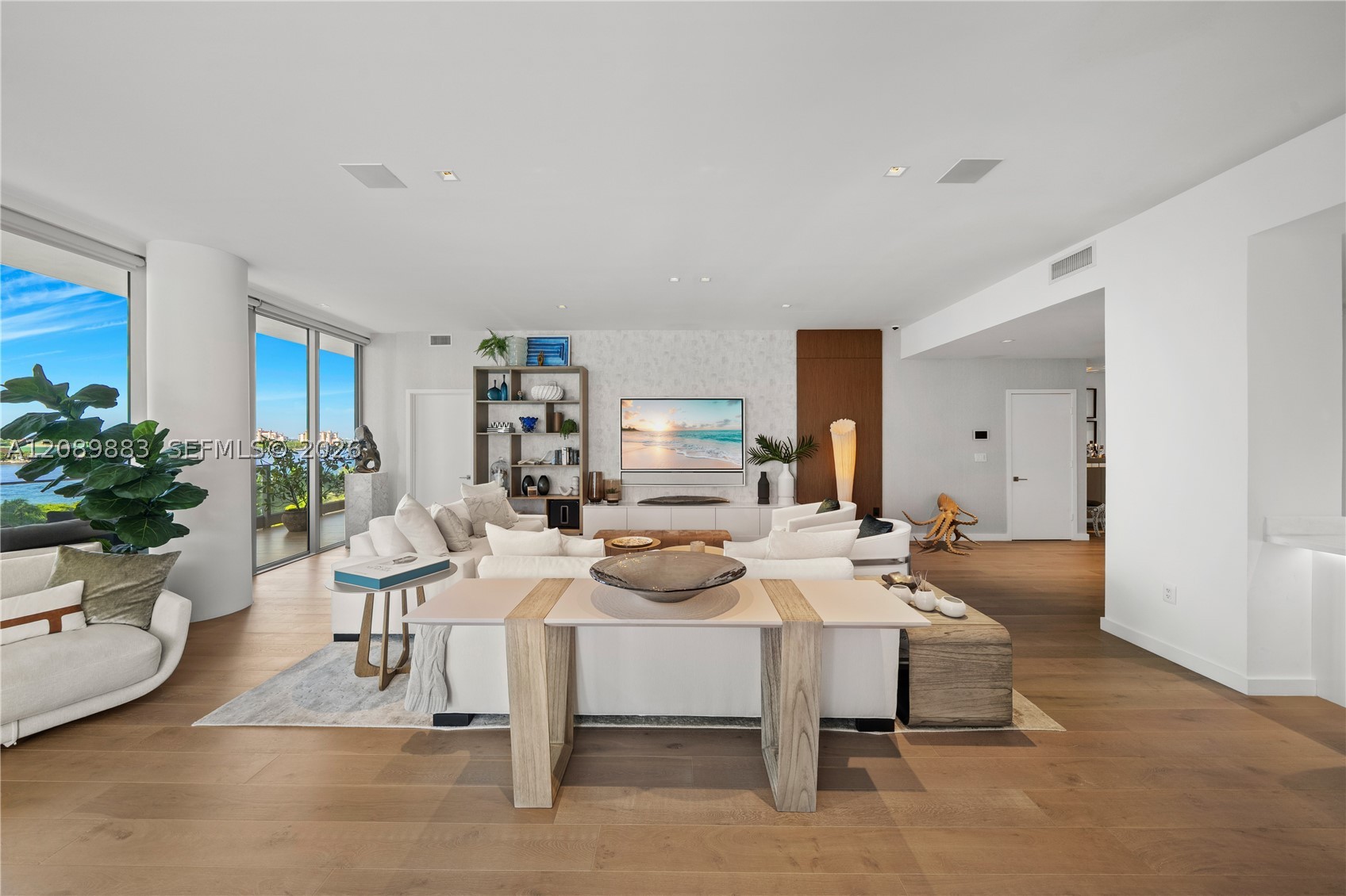 801 S Pointe Dr #PH 2, Miami Beach FL 33139