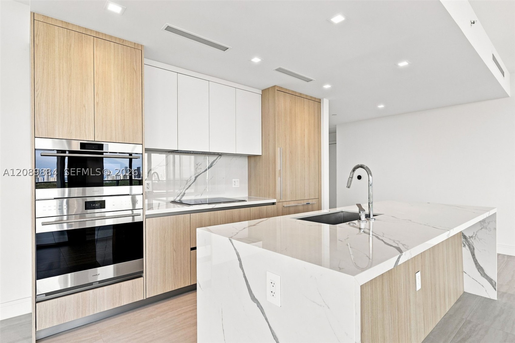 2411 Laguna Circle #2301, North Miami FL 33181