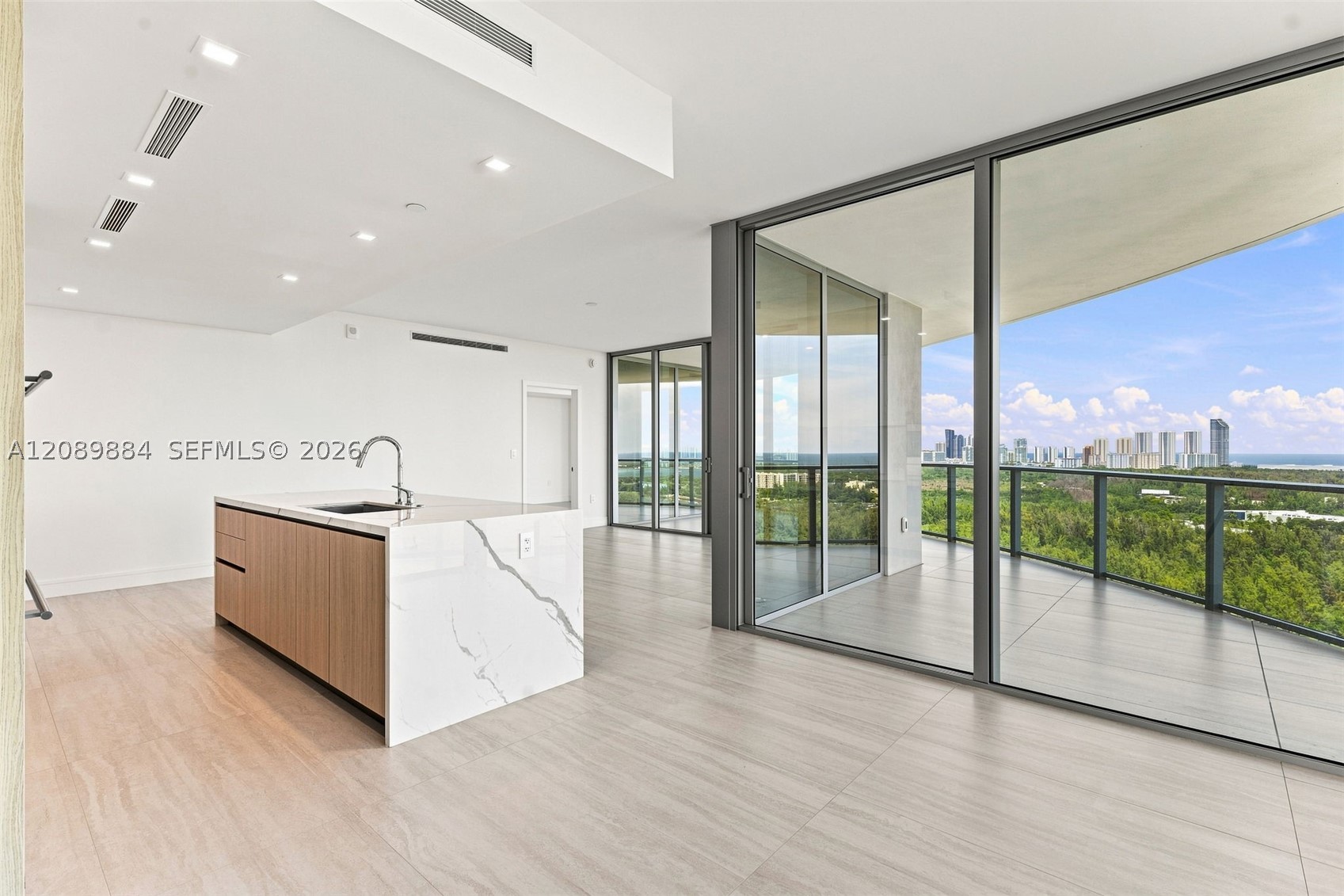2411 Laguna Circle #2301, North Miami FL 33181