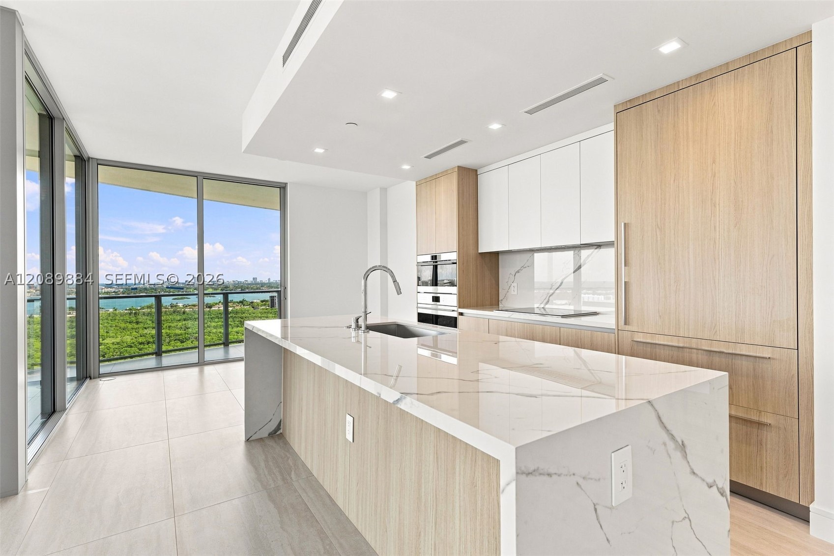 2411 Laguna Circle #2301, North Miami FL 33181