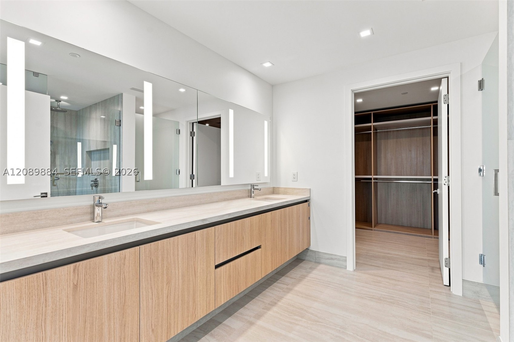 2411 Laguna Circle #2301, North Miami FL 33181