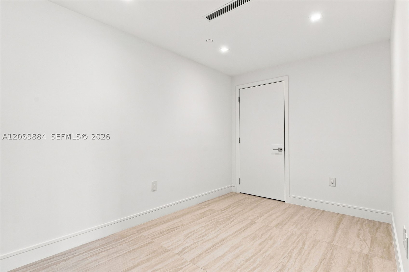2411 Laguna Circle #2301, North Miami FL 33181