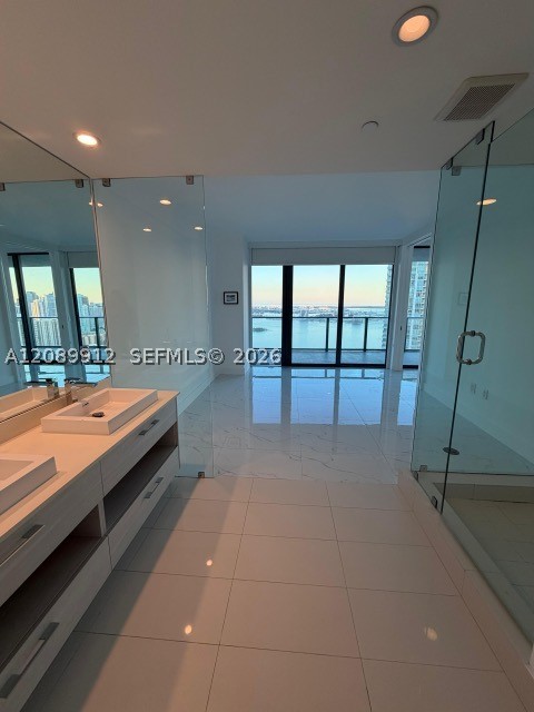650 NE 32nd St #4406, Miami FL 33137