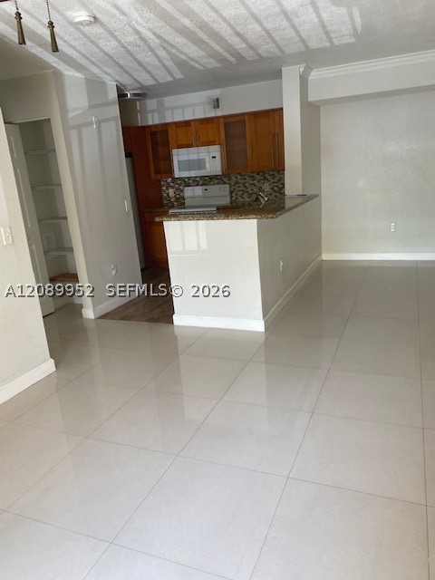2496 Centergate Dr #201, Miramar FL 33025