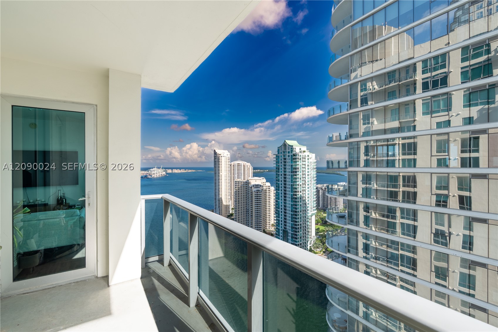 300 S Biscayne Blvd #T-3504, Miami FL 33131