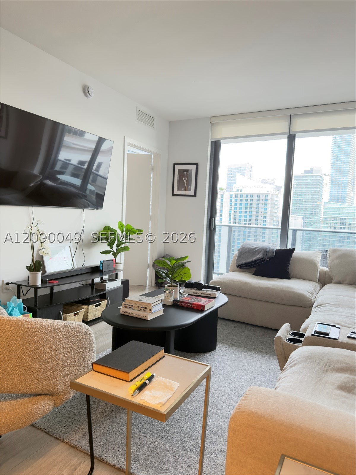 55 SW 9th St #3505, Miami FL 33130