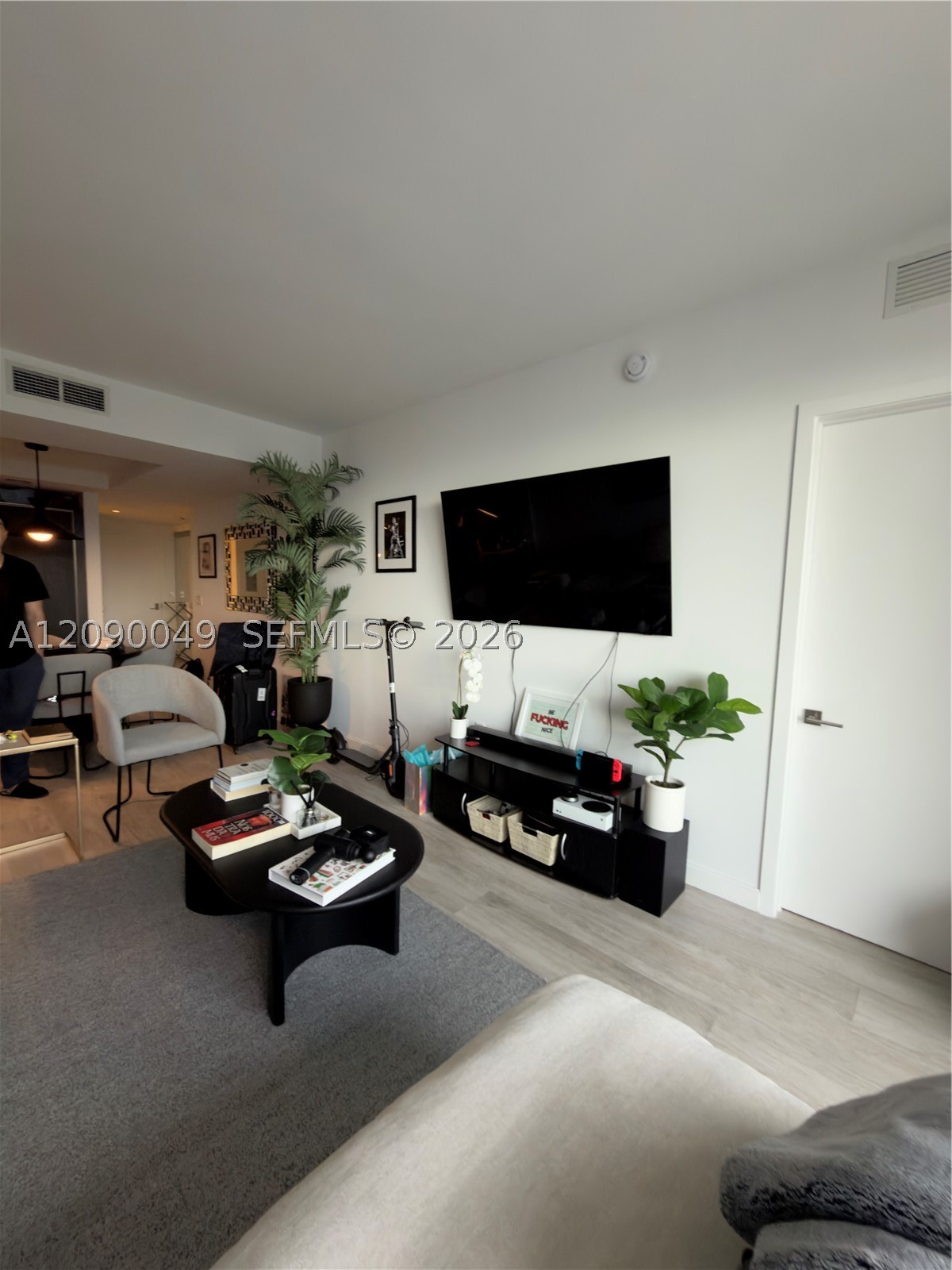 55 SW 9th St #3505, Miami FL 33130