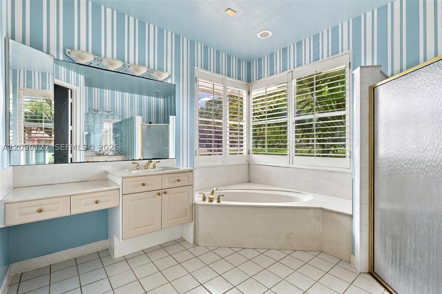 173 Orange Tree Dr, Atlantis FL 33462