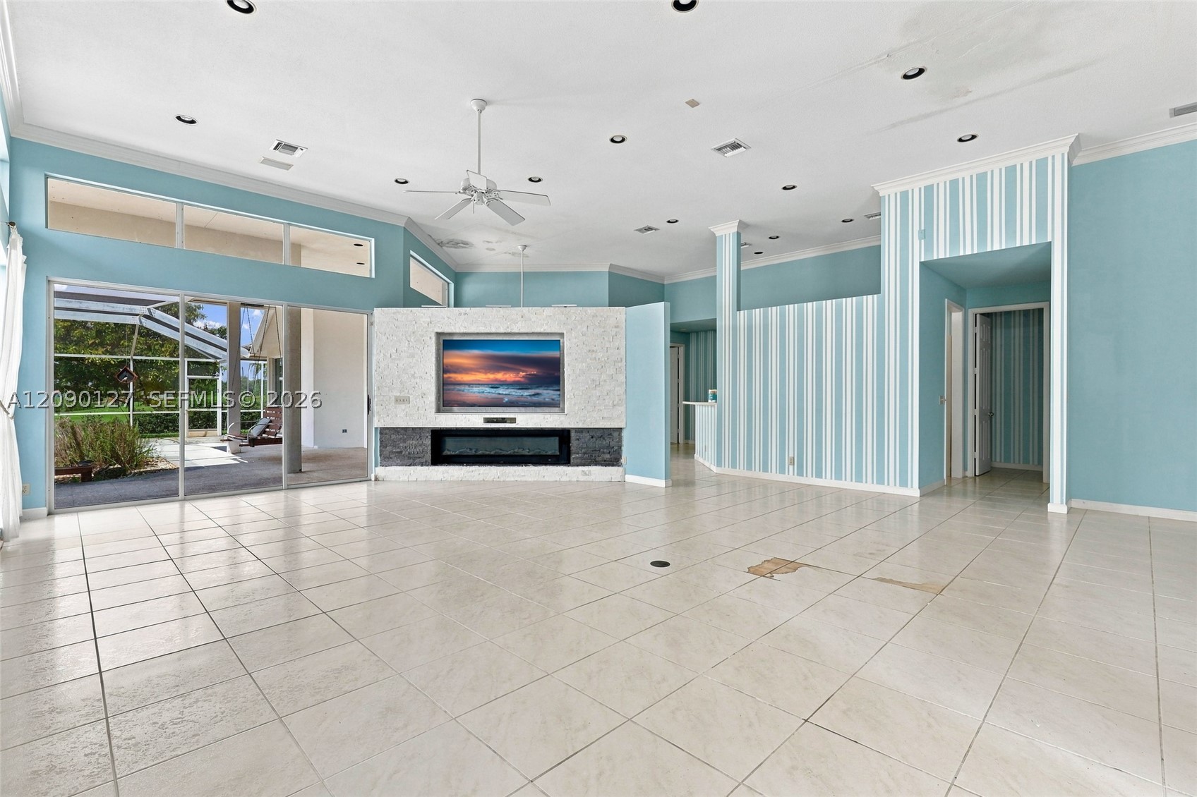 173 Orange Tree Dr, Atlantis FL 33462