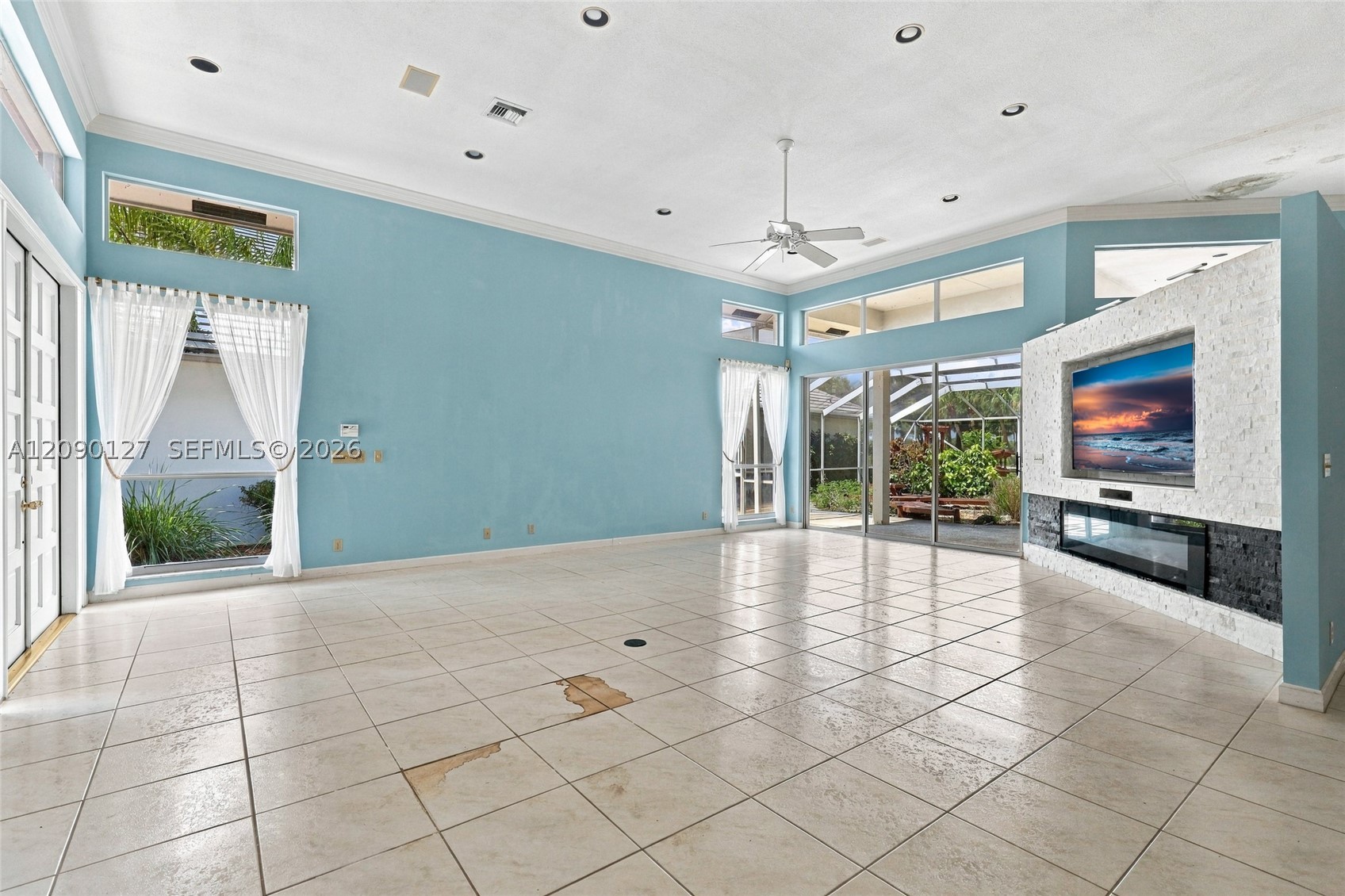 173 Orange Tree Dr, Atlantis FL 33462